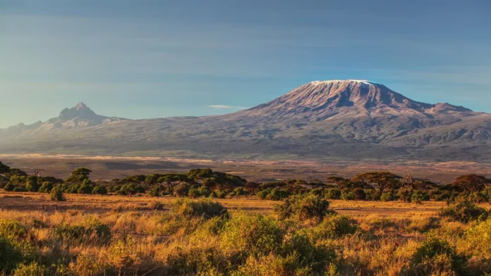 Blick vom Amboseli Nationalpark auf den Kilimanjaro