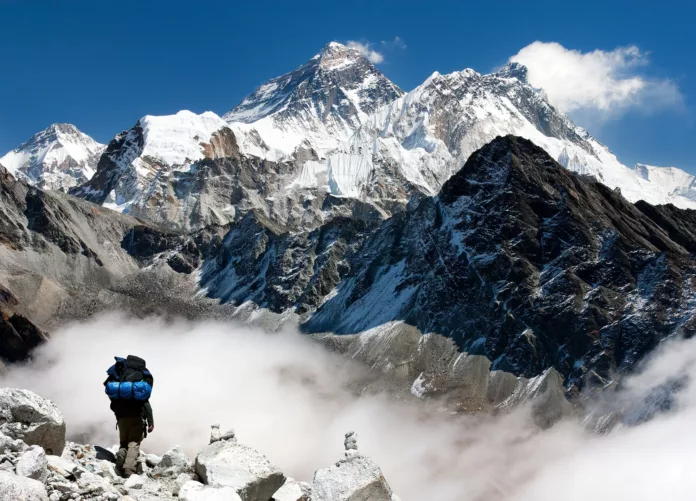 Bergsteiger vor dem Mount Everest