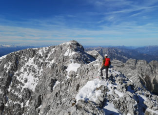 Bergsteiger am Gipfelgrat des Großen Priels