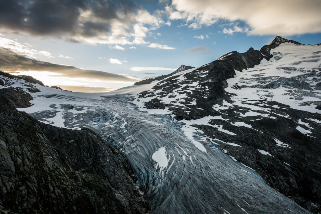 Der mächtige Gletscher des Großvenediger bei Sonnenaufgang