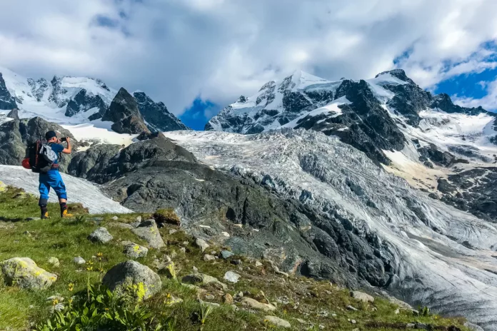 Bergsteiger mit dem Tschiervagletscher im Hintergrund