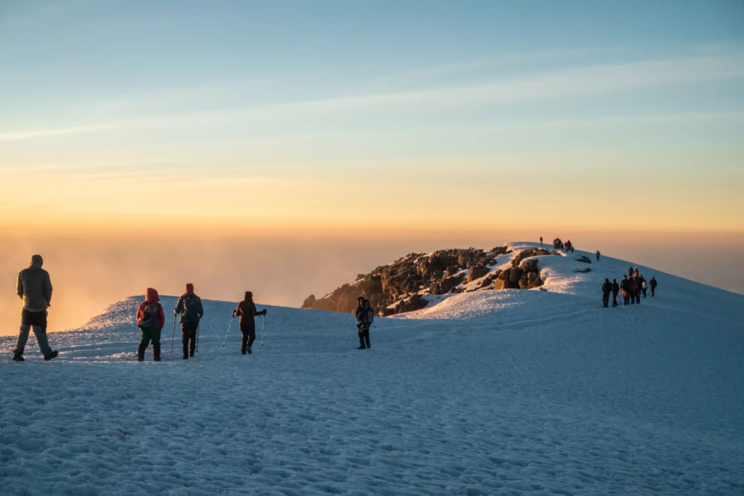 Sonnenaufgang am Kraterrand