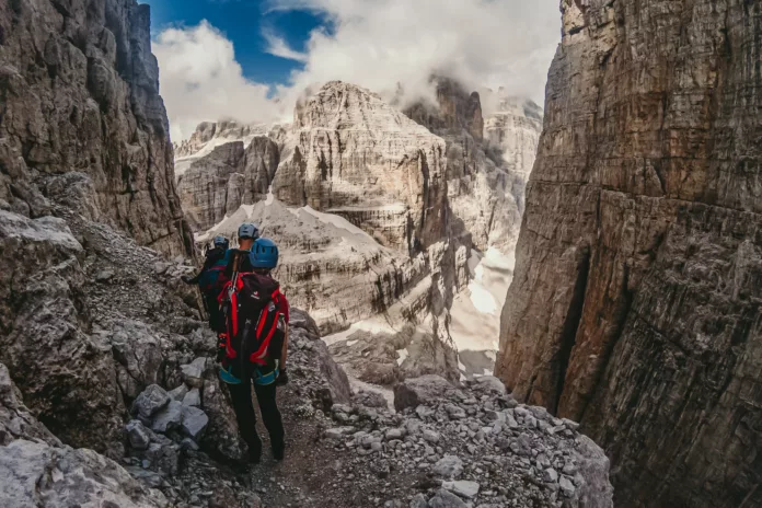 Via delle Bocchette Bergsteiger in den Brenta Dolomiten auf der Via delle Bocchette