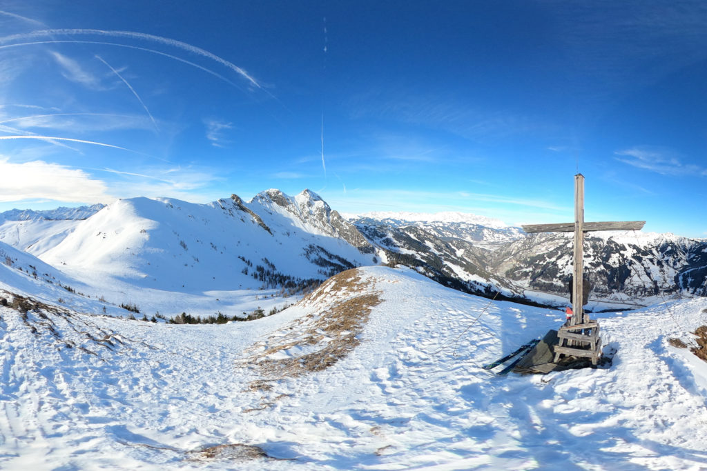 Der Gipfel des Tagkopf im Winter bei einer Skitour