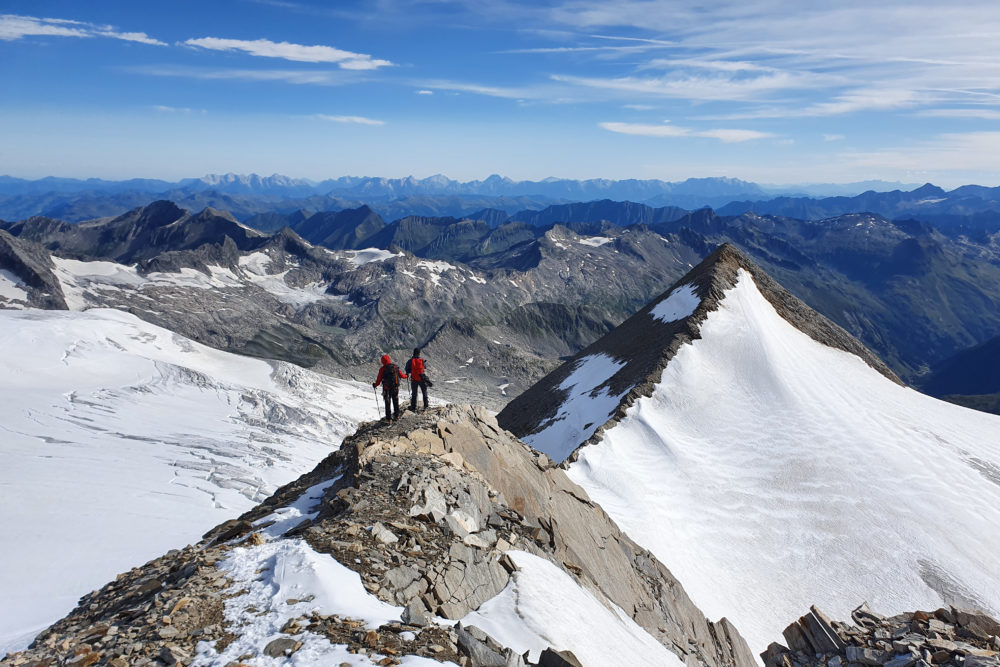 Bergsteiger am Rainerhorn mit Schwarzer Wand im Hintergrund