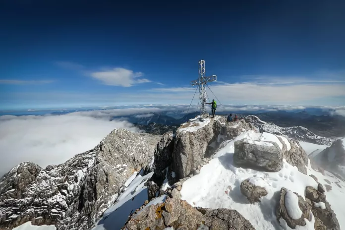 Gipfel Dachstein Bergsteiger am Gipfel des Dachsteins