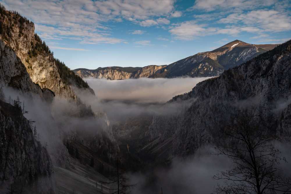 Höllental im Morgenlicht mit Nebel