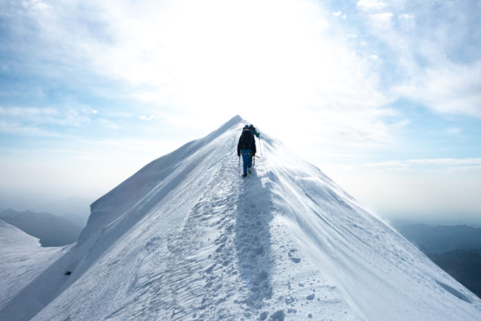 Bergsteiger am Gipfelgrat der Parrotspitze