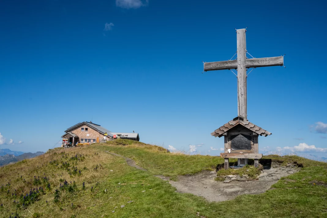 Die Gamskarkogelhütte direkt am Gipfel