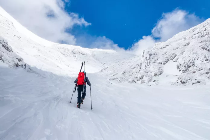 Skitourengeher im Wurzengraben am Schneeberg