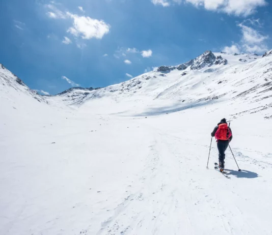 Skitouren Hotels Skitourengeher im Niedertal