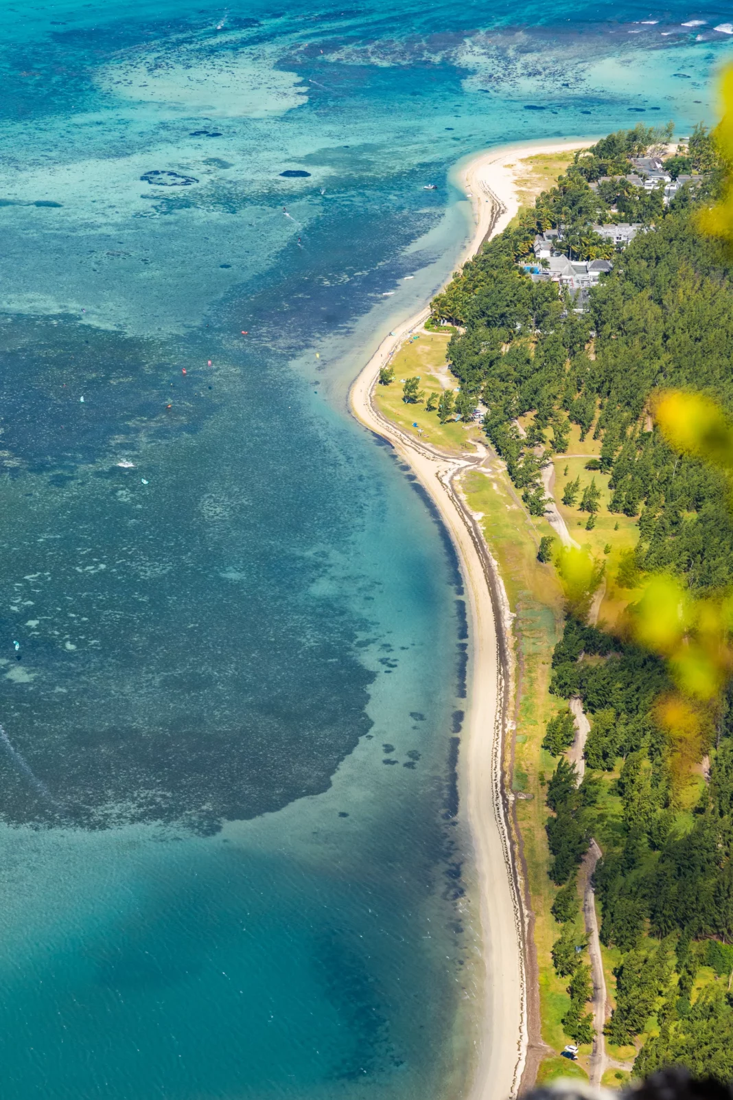 Blick vom Gipfel des Le Morne zum Strand