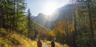 Bergsteiger am Weg durch die Reißtalklamm zur Rax