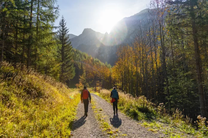 Bergsteiger am Weg durch die Reißtalklamm zur Rax