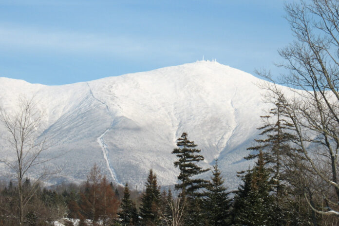 Gipfelbereich des Mount Washington mit Schnee