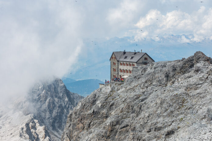 Die Payerhütte am Ortler zählt zu den schönsten Hütten in den Alpen