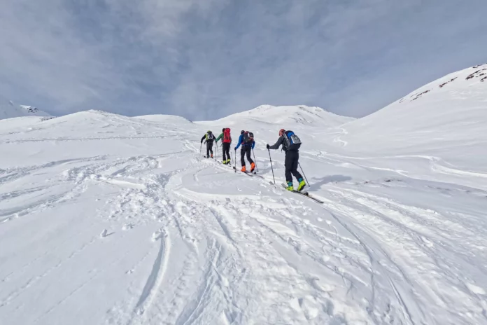 Skitourengeher am Weg auf das Gaishörndl im Villgratental