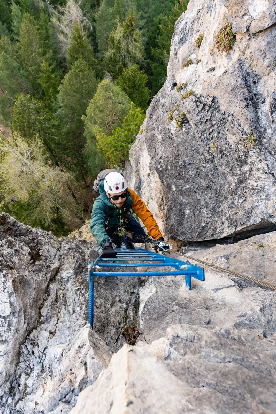 Leiter im Familienklettersteig