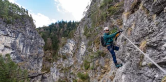 Dopamin Klettersteig mit Klettersteiggeher in der Galitzenklamm