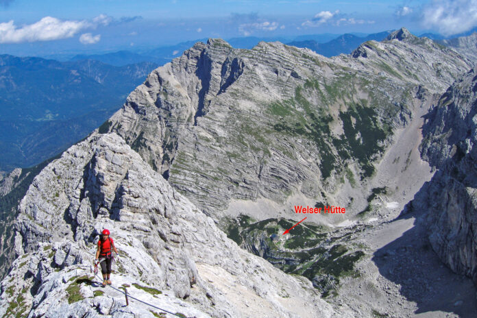 Klettersteiggeher im oberen Bereich des Tassilo Klettersteig