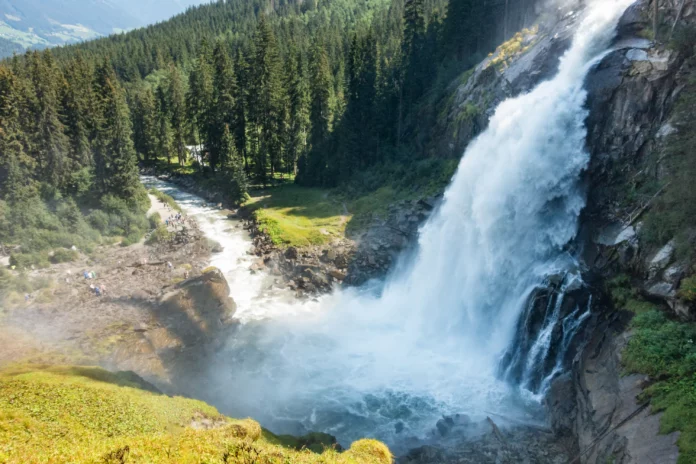 Der Untere Achenfall der Krimmler Wasserfälle mit Kürsingerplatz