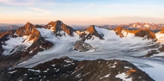 Der Übeltalferner in den Stubaier Alpen im Morgenlicht