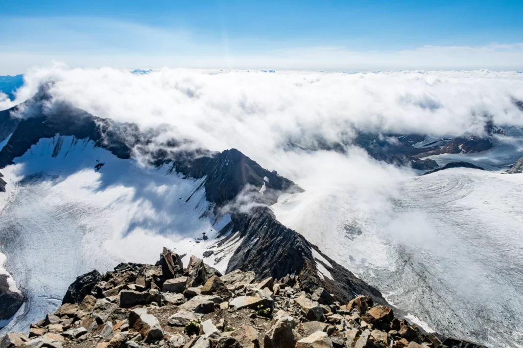 Der Ostgrat des Wilden Pfaff vom Gipfel aus; unten wieder die Müllerhütte