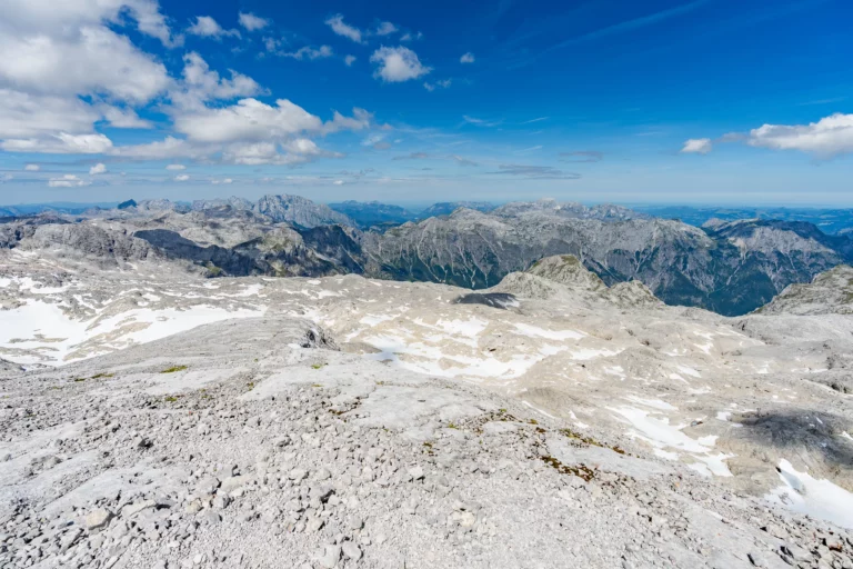 Die Übergossene Alm mit den Berchtesgadener Alpen im Hintergrund