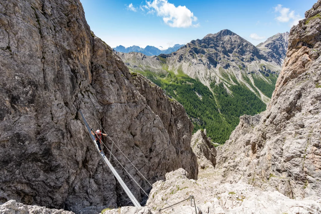 Auf der wunderschönen Seilbrücke