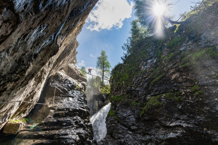 Die letzte Seilbrücke im Klettersteig Verborgene Welt