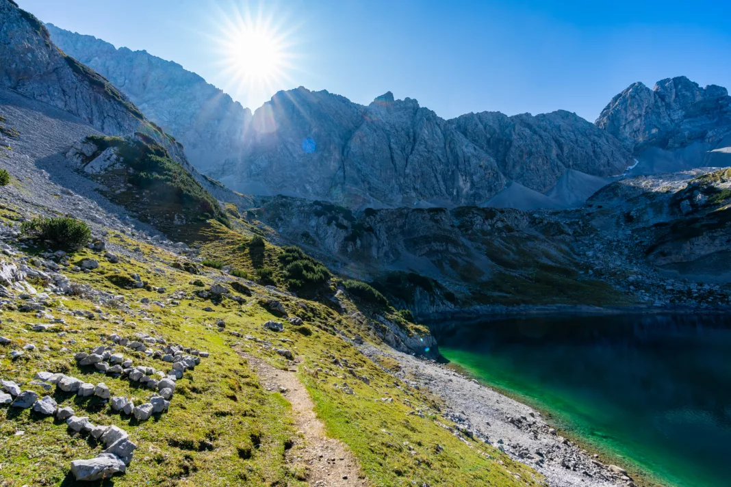 Ein netter Weg führt rund um den Drachensee