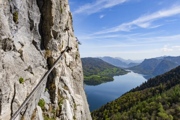 Drachenwand Klettersteig-14 Drachenwand Klettersteig mit Mondsee im Hintergrund