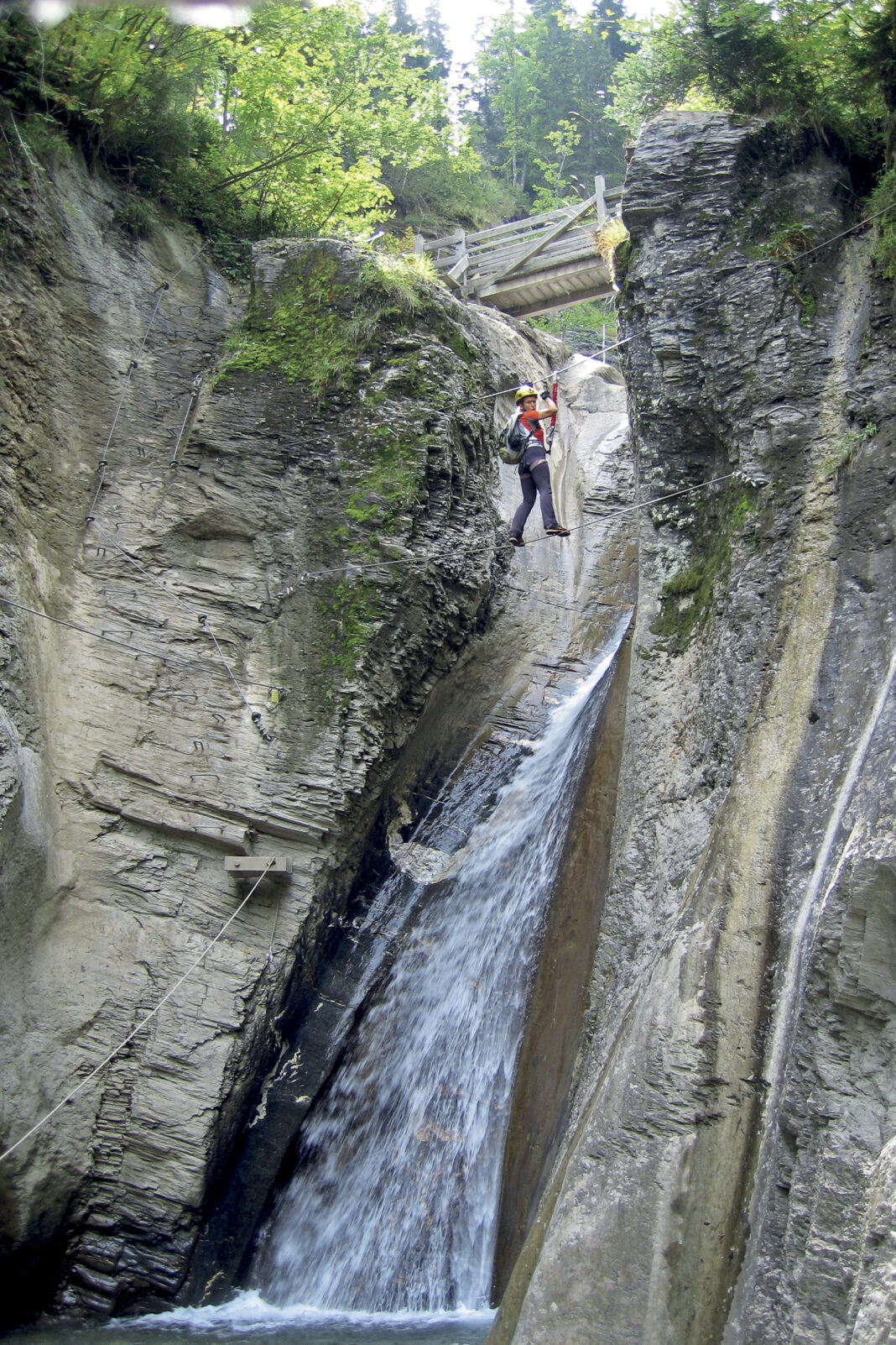 Die 2. Seilbrücke (B) im Kesselfall-Klettersteig © Kurt Schall Verlag