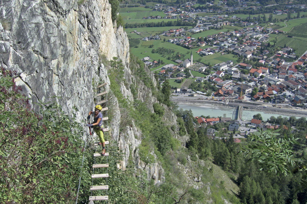 Die Seilbrücke in der Via Claudia Augusta (B) © Kurt Schall Verlag