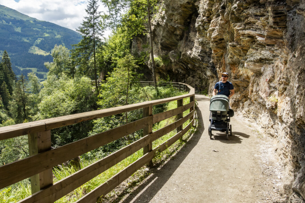 Unterwegs mit Kinderwagen am Gasteiner Höhenweg