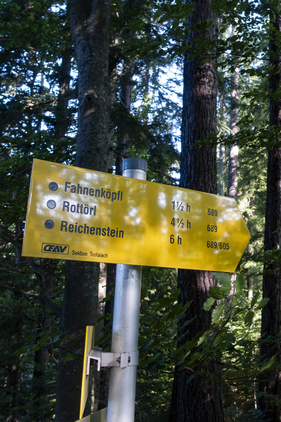 Wegweiser beim Barbarakreuz