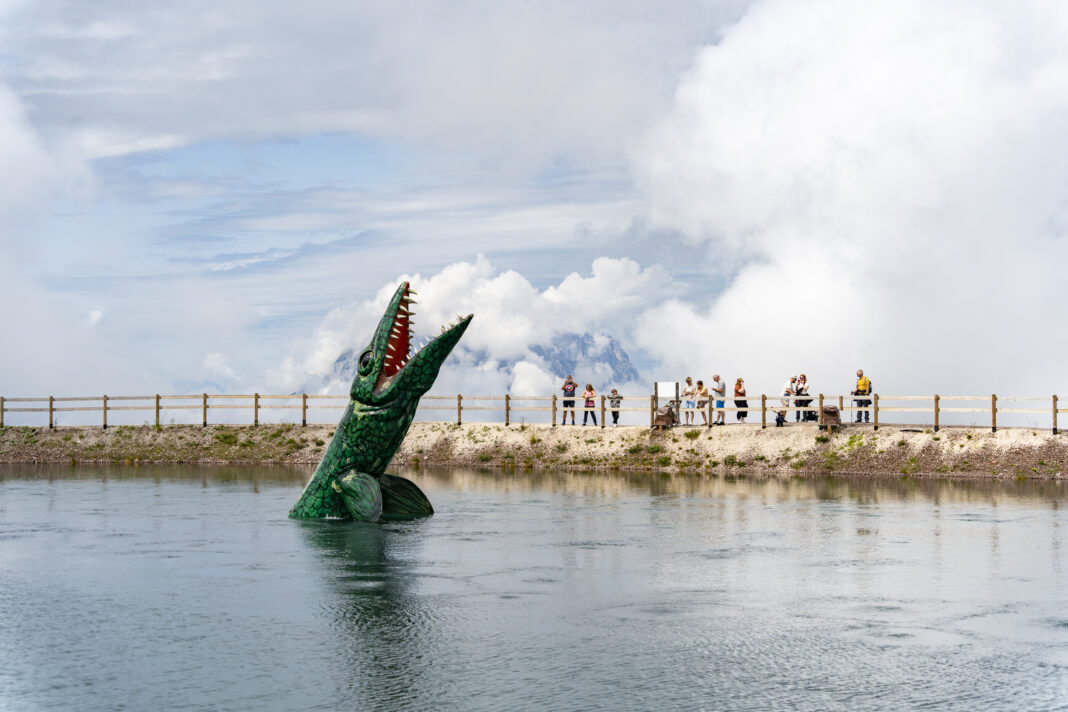 Toll für Kinder: das Monster im See im Triassic Park