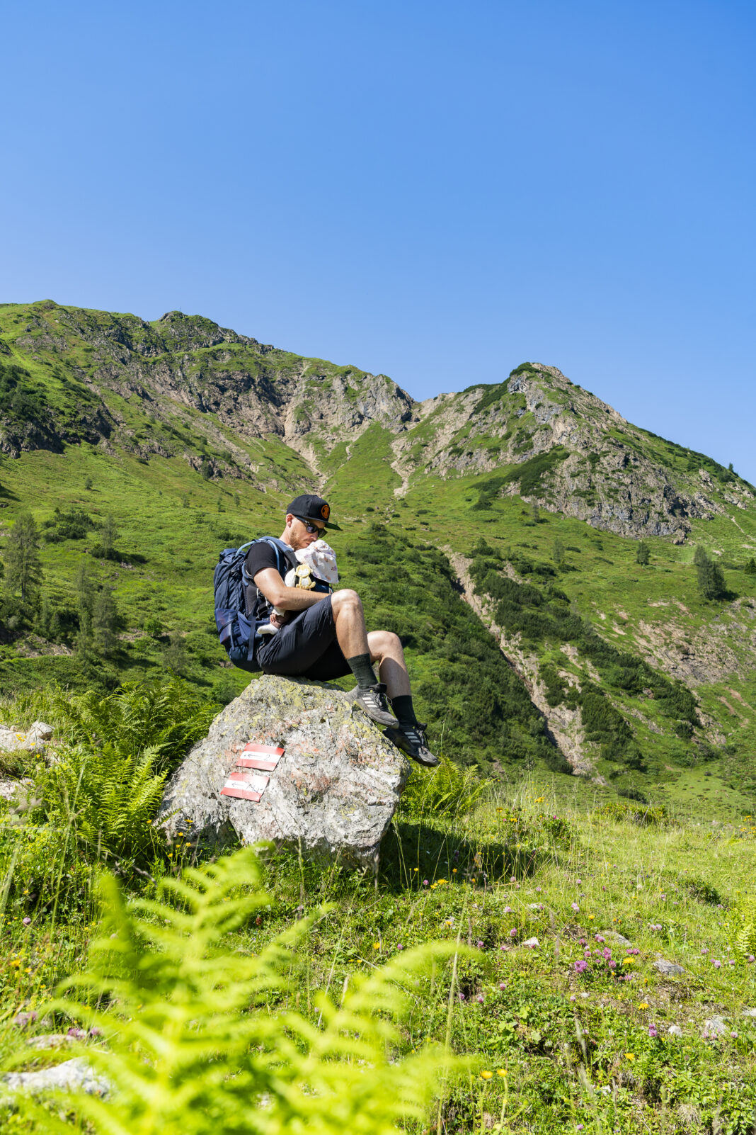 Kurze Pause in der herrlichen Berglandschaft