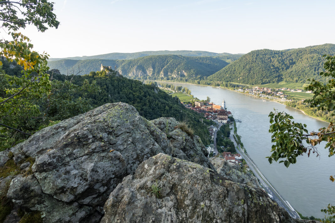 Blick von einem der vielen Aussichtpunkte auf Dürnstein