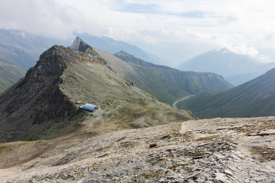 Die Stüdlhütte mit dem Teischnitztal (rechts)