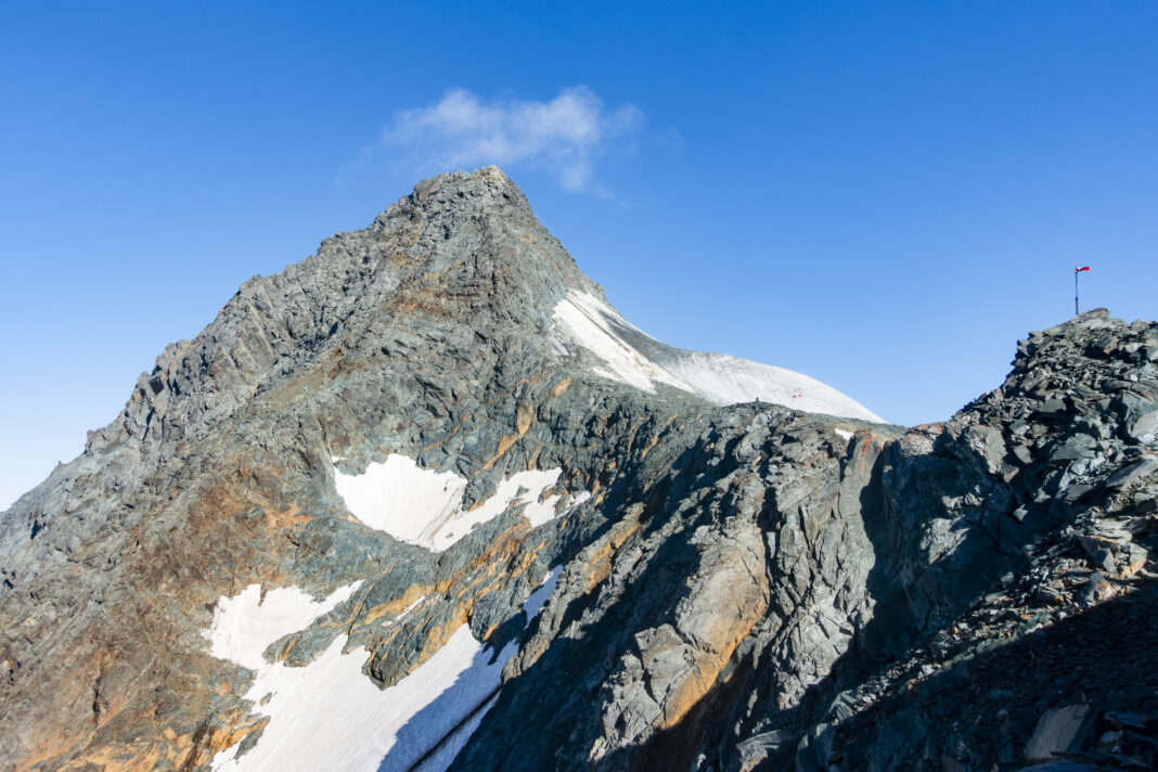 Blick von der Erzherzog-Johann-Hütte zum Großglockner; links der Stüdlgrat