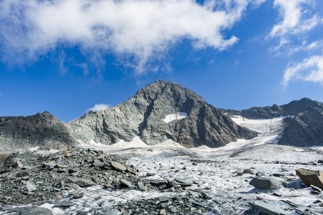 Blick vom Ende des Ködnitzkees zurück zum Großglockner (links der Stüdlgrat)