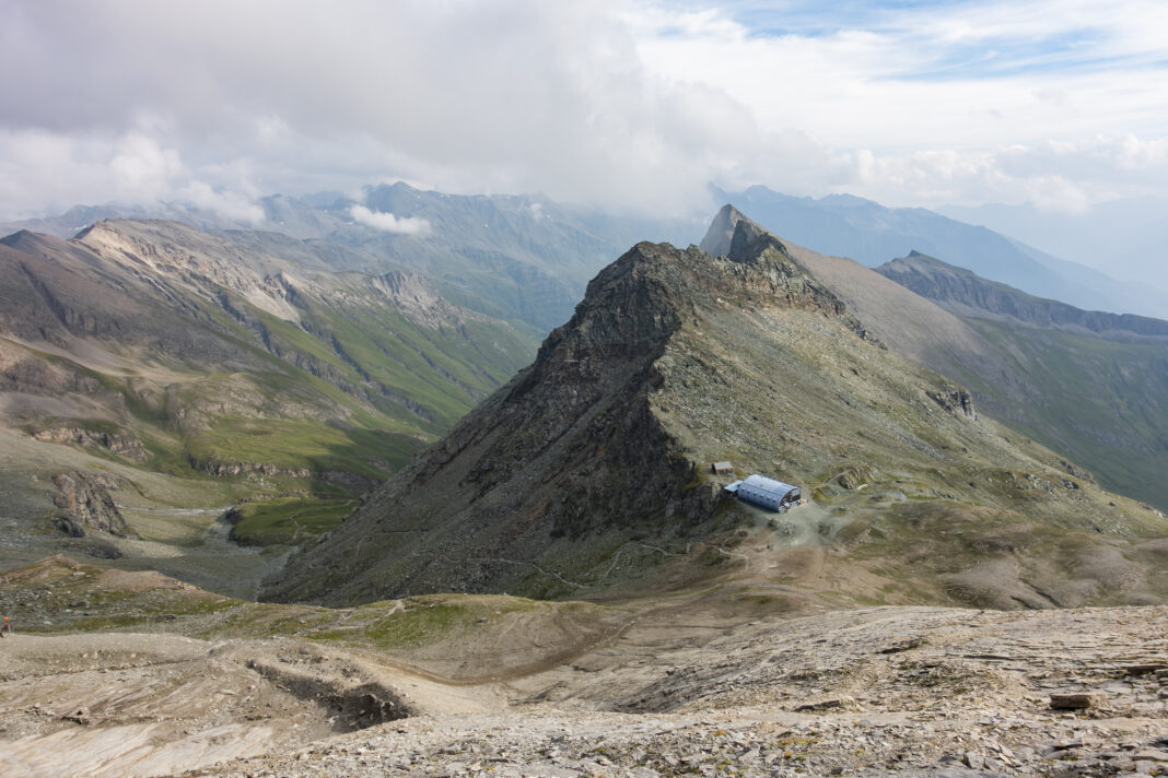 Die Stüdlhütte mit dem Ködnitztal (links)