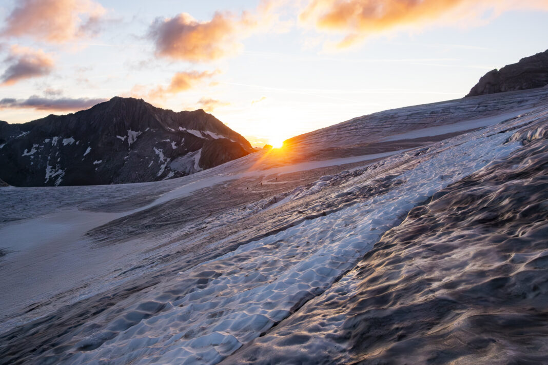 Sonnenaufgang am Obersulzbachkees beim Zustieg zum Nordgrat