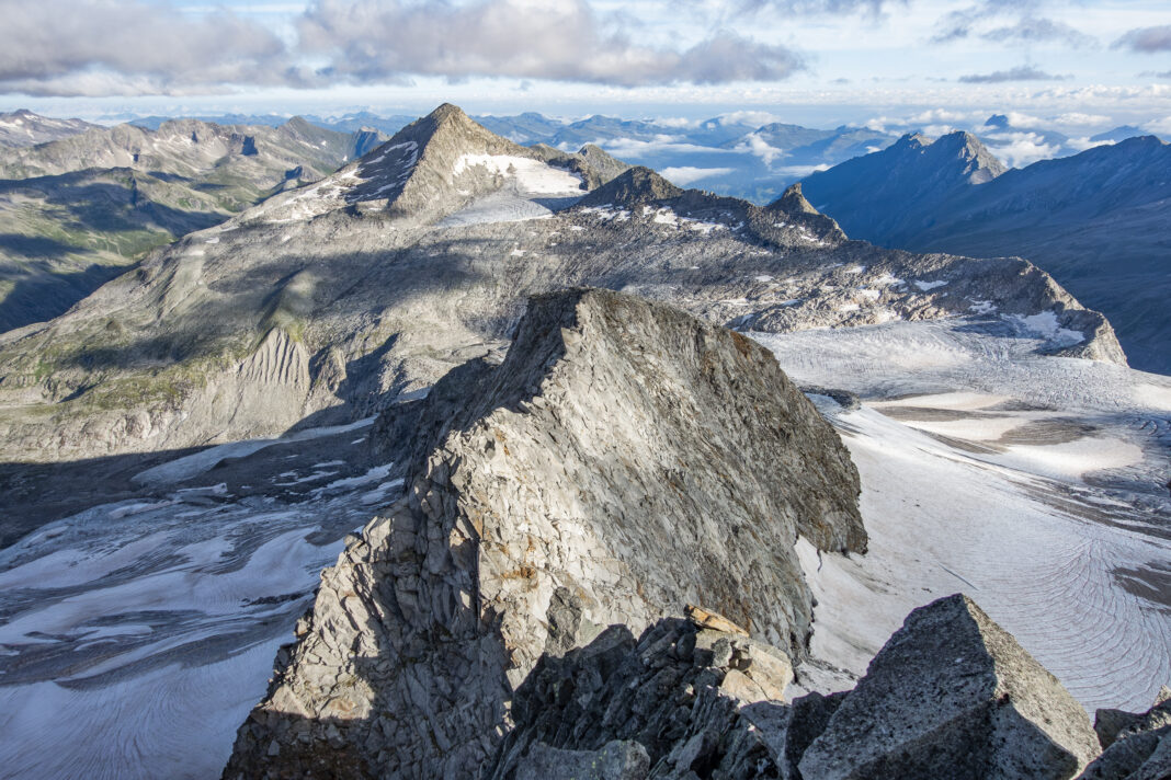 Blick zurück mitten im Nordgrat; der Weg verläuft immer direkt am Grat