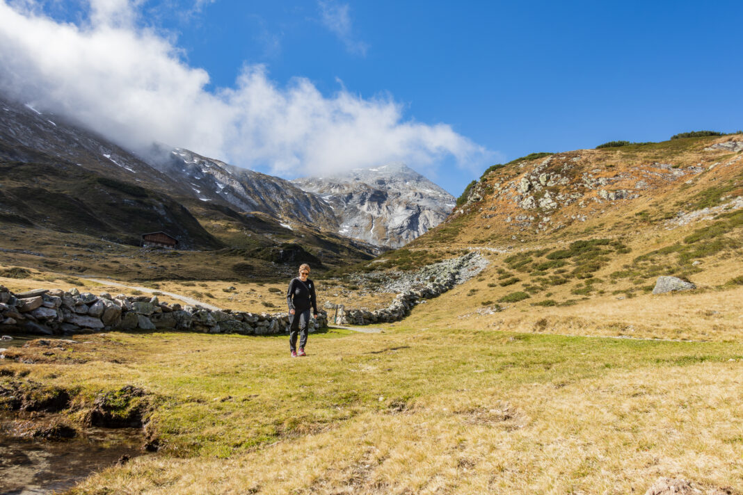 Blick zurück zum Preuneggsattel mit der Steirischen Kalkspitze im Hintergrund