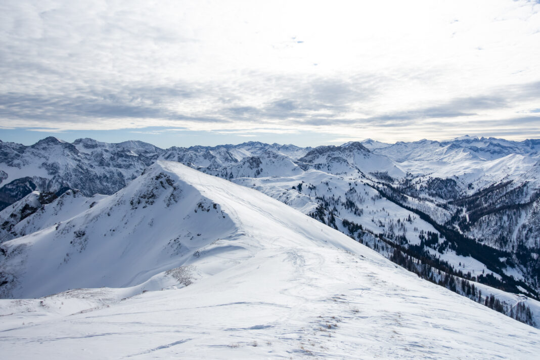 Blick vom Gipfel des Gründeggs zum Roßfeldeck