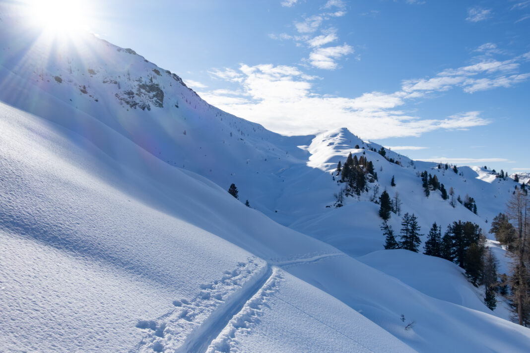 Ein echter Wintertraum: Der Blick in die Mulde des Gründeggs