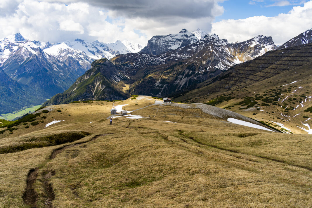 Blick vom Gipfel zur Blaserhütte