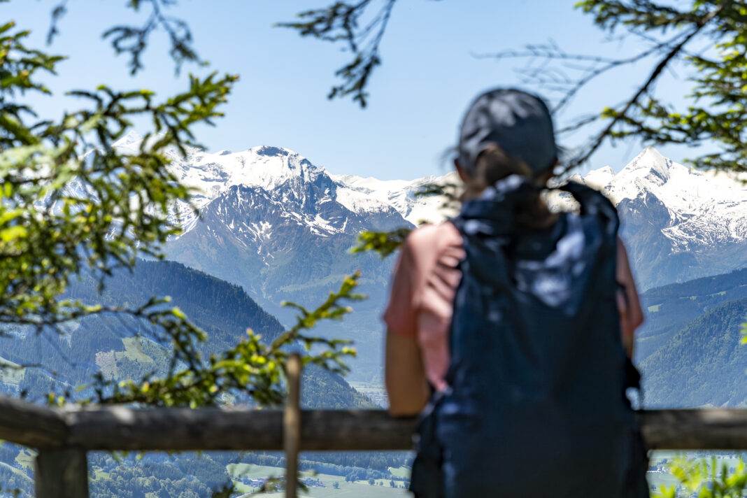 Blick vom Aussichtspunkt in die Hohen Tauern
